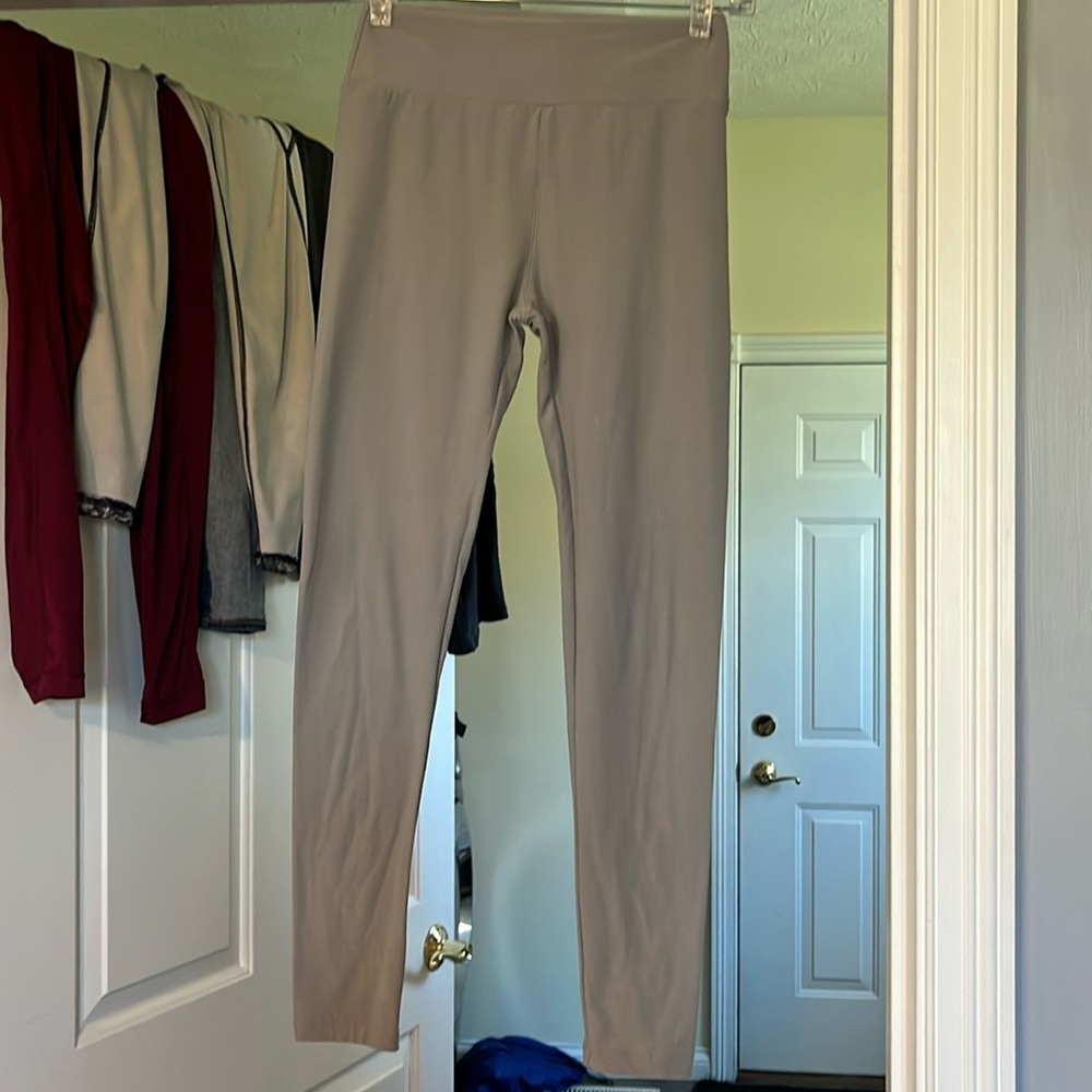 Lularoe women’s one size leggings.